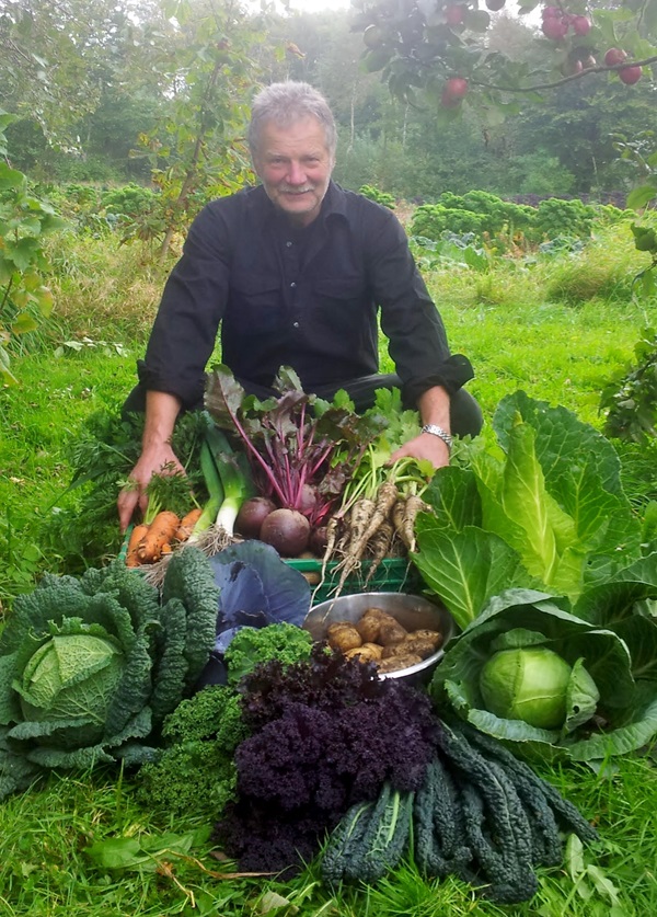 Karl Henning med biodynamiske grøntsager